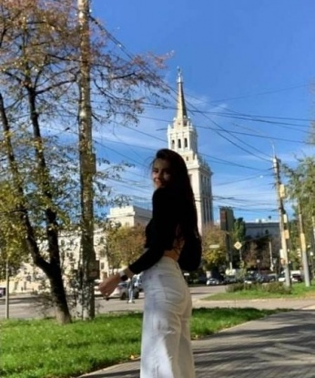 Мои нежные прикосновения и страстные поцелуи оставят тебе незабываемые впечатления. Я открыта для экспериментов и готова подарить тебе незабываемые моменты удовольствия. Мои услуги включают классический секс, оральный секс, эротический массаж и многое другое. Ты можешь насладиться моими фото в профиле и прочитать отзывы о моей работе. Живу в Москве и готова встретиться с тобой в любое время. 😘🔥🌹 #эскорт #Москва Харида